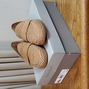9M perforated Franco Sarto loafers
